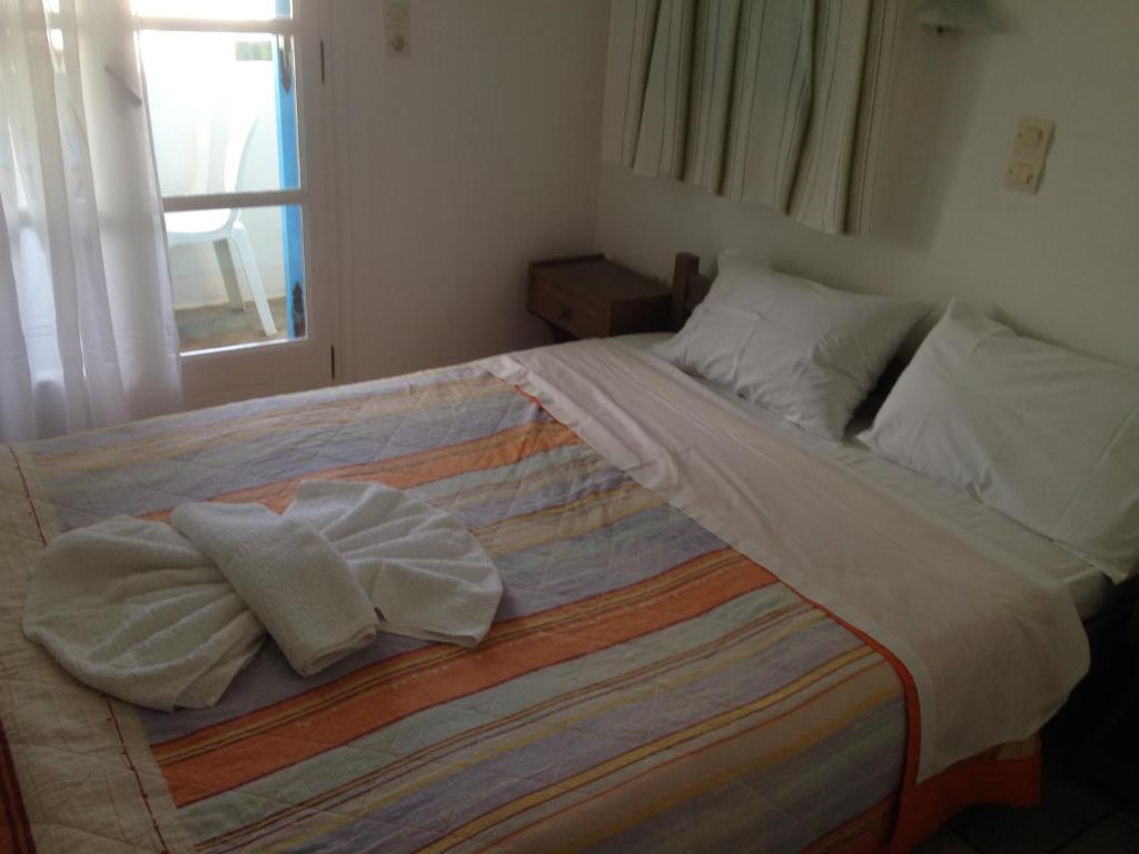 Двухместный (Стандартный двухместный номер с 1 кроватью или 2 отдельными кроватями и балконом) апарт-отеля villa polemis, Агия-Анна (Наксос)