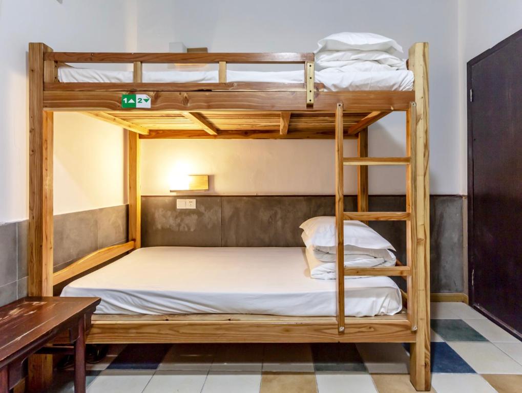 Номер (Кровать в общем 6-местном номере для мужчин) хостела Ho Fang International Youth Hostel, Ханчжоу