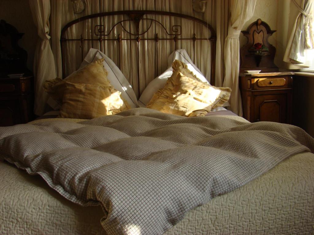 Двухместный (Улучшенный двухместный номер с 1 кроватью) отеля Chimay B&B, Шарлеруа