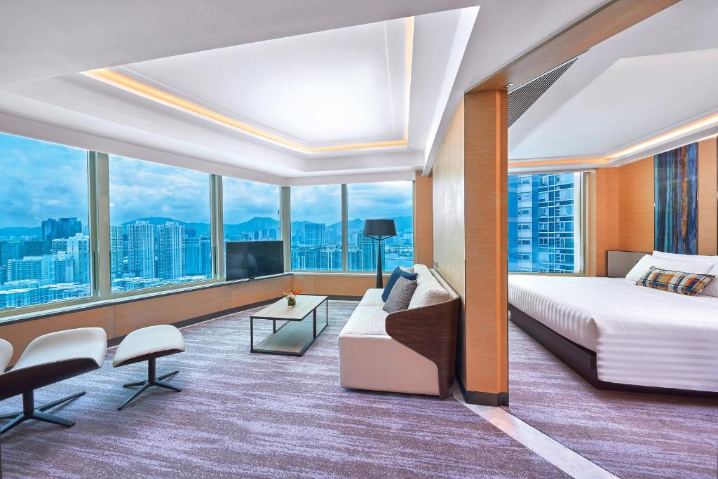 Сьюит (Люкс «Премиум» «Башня» с видом на город) отеля Harbour Grand Kowloon, Гонконг (город)