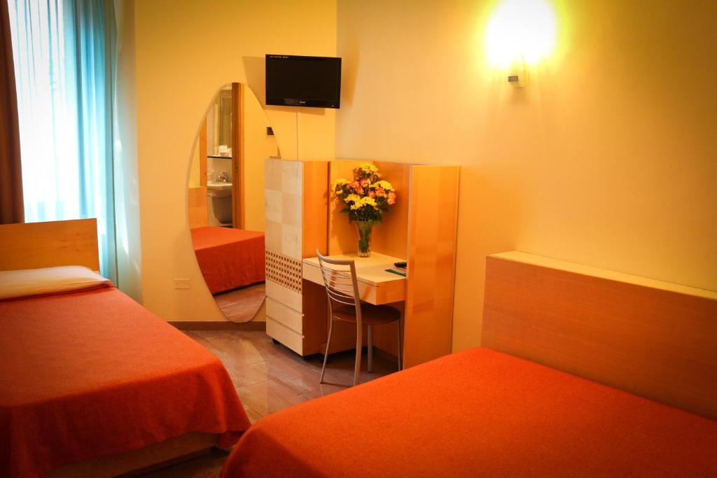 Двухместный (Двухместный номер с 2 отдельными кроватями) отеля Hotel Losanna, Милан