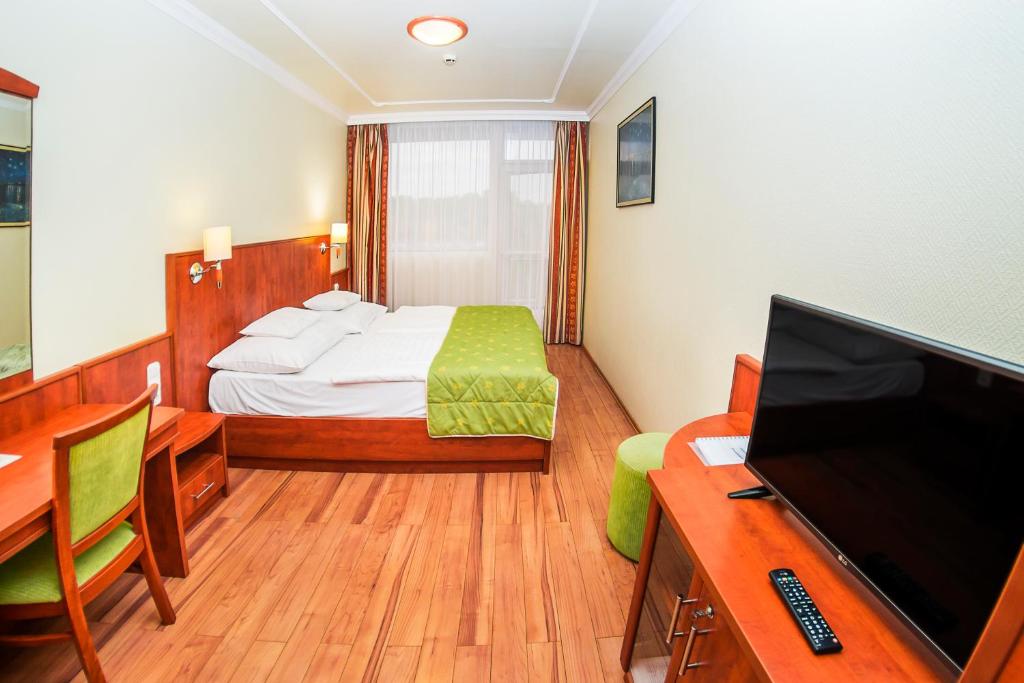 Двухместный (Стандартный двухместный номер с 1 кроватью или 2 отдельными кроватями и балконом) отеля Hotel Silver, Хайдусобосло