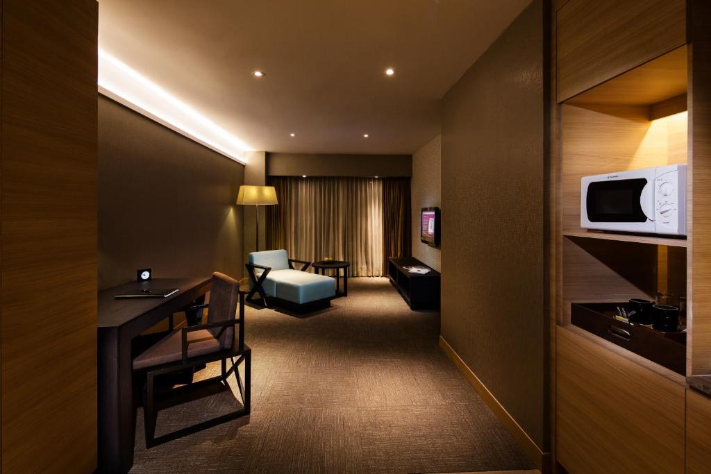 Сьюит (Полулюкс), Grand Mercure Singapore Roxy