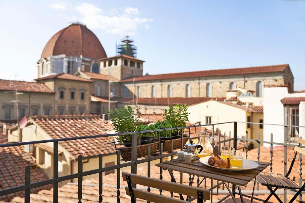 Апартаменты (Апартаменты с балконом), Palazzo San Lorenzo with kitchen