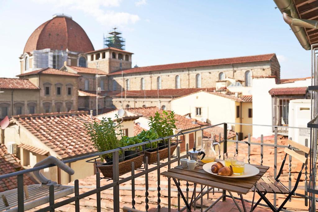 Апартаменты (Апартаменты с балконом), Palazzo San Lorenzo with kitchen