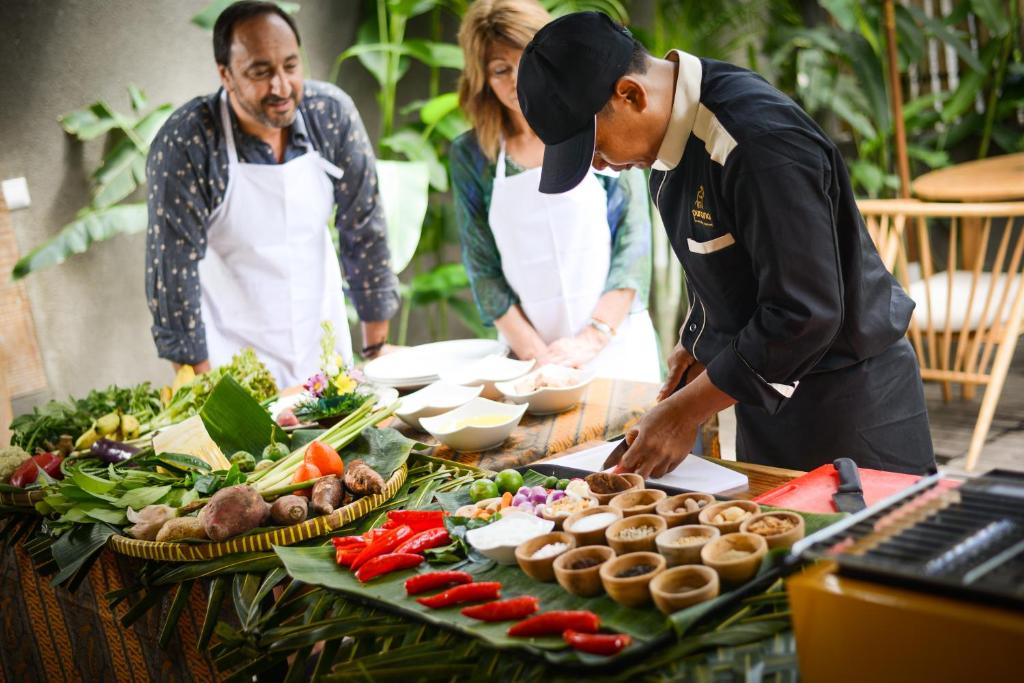 Сьюит (Люкс с видом на бассейн), Purana Suite Ubud