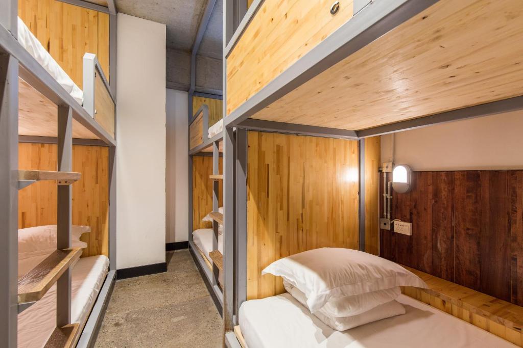 Номер (Кровать в общем 8-местном номере для мужчин) хостела UniLoft Hostel Dalian, Далянь