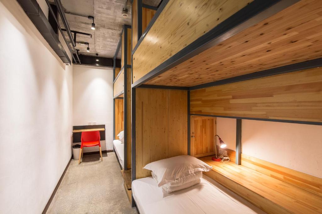 Номер (Односпальная кровать в четырехместном общем номере для женщин) хостела UniLoft Hostel Dalian, Далянь