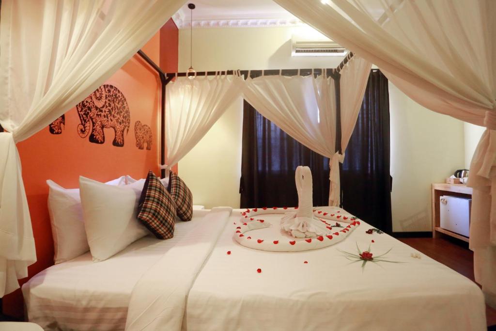 Двухместный (3 x Rooms - Deluxe Double or Twin Room @ Free Pickup) отеля Central Indochine D'angkor Hotel, Сием Рип