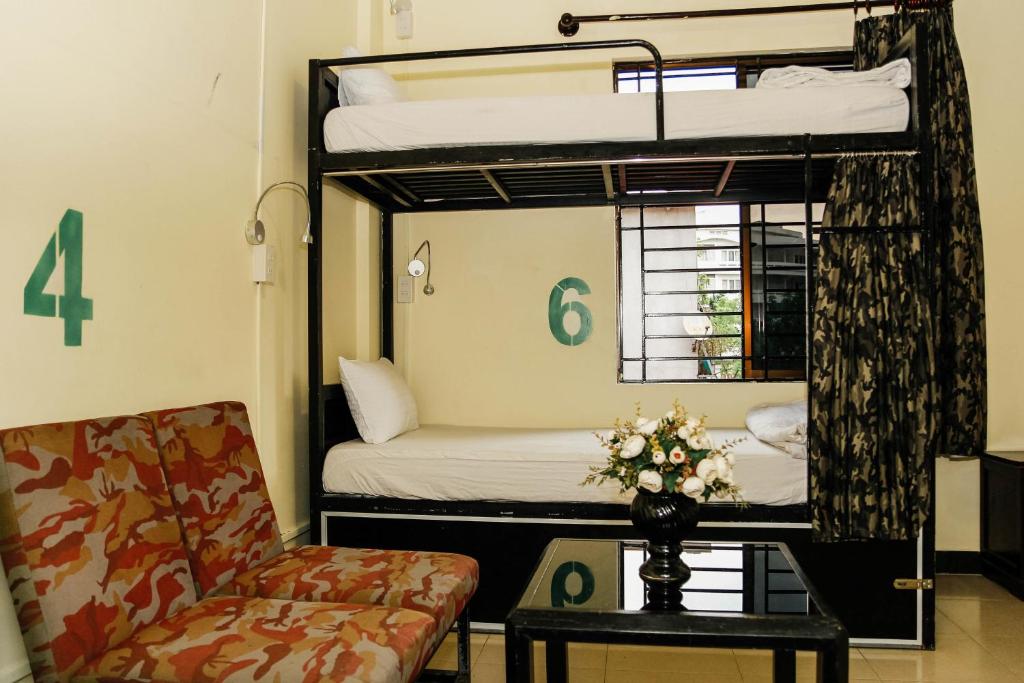 Номер (Спальное место на двухъярусной кровати в общем номере для мужчин и женщин) отеля DMZ Hostel, Хюэ