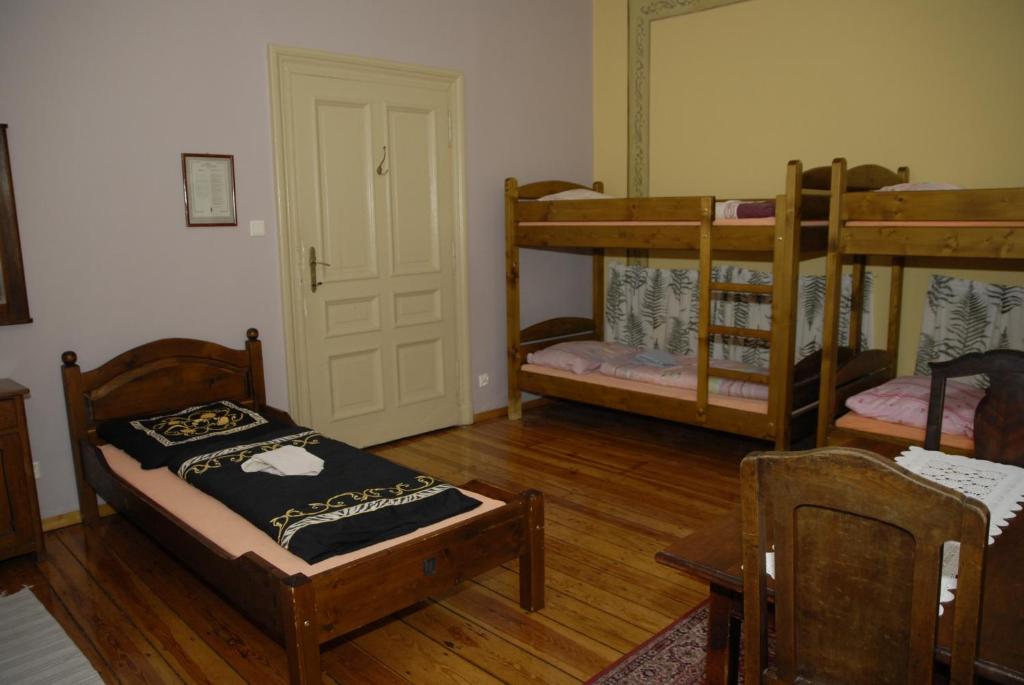 Номер (Кровать в общем 8-местном номере для женщин), Hostel Mleczarnia