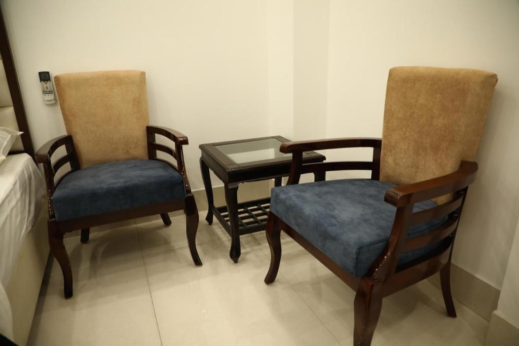 Двухместный (Улучшенный двухместный номер Делюкс с 1 кроватью или 2 отдельными кроватями) отеля Lemon Green Inn, Нью-Дели