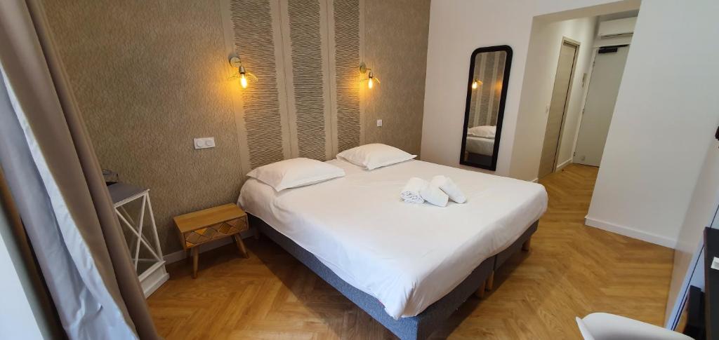 Двухместный (Premium Double Room Terrace with Mountain and Sea View) отеля Hôtel Bella Vista, Порто