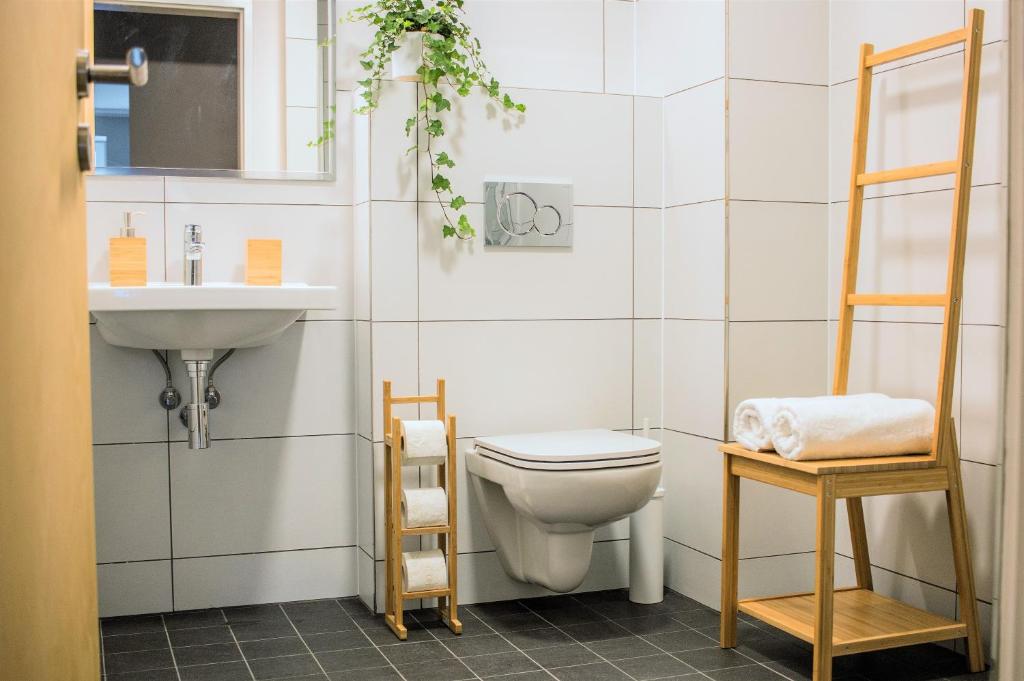 Двухместный (Двухместный номер с 1 кроватью и собственной ванной комнатой) хостела CMYK Ústí nad Labem, Усти-над-Лабем