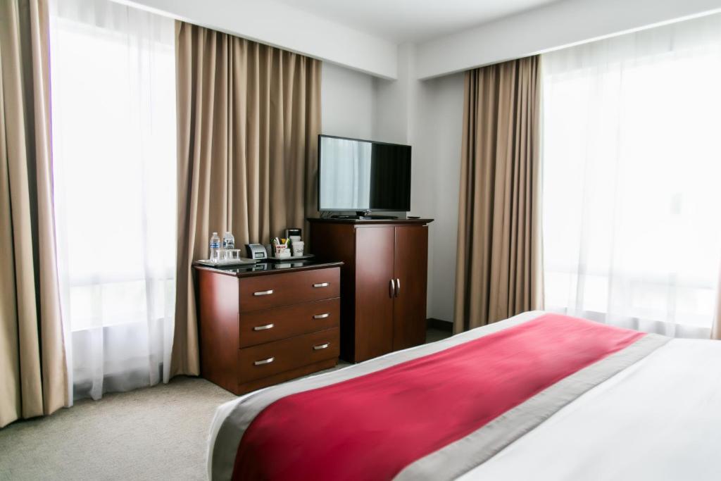 Двухместный (Номер «Премиум» с кроватью размера «king-size») отеля Radisson Poliforum Plaza Hotel Leon, Леон (Штат Гуанахуато)