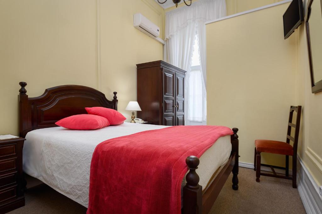 Двухместный (Двухместный номер с 1 кроватью и общей ванной комнатой) гостевого дома Pensao Londres, Лиссабон