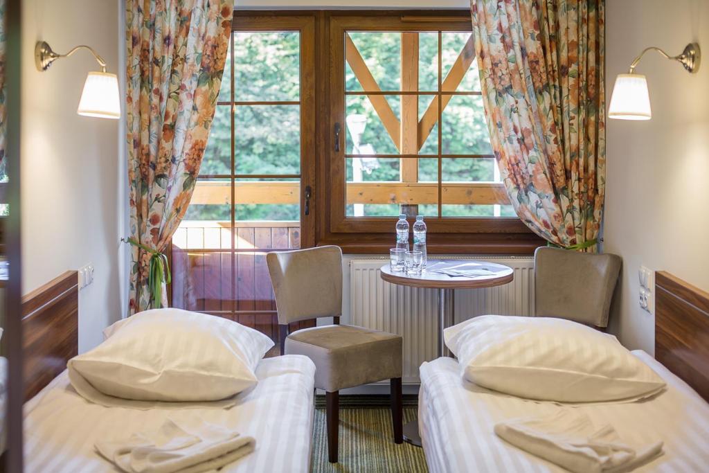 Двухместный (Economy Twin Room with small Bathroom) отеля Patio Zajazd, Катовице