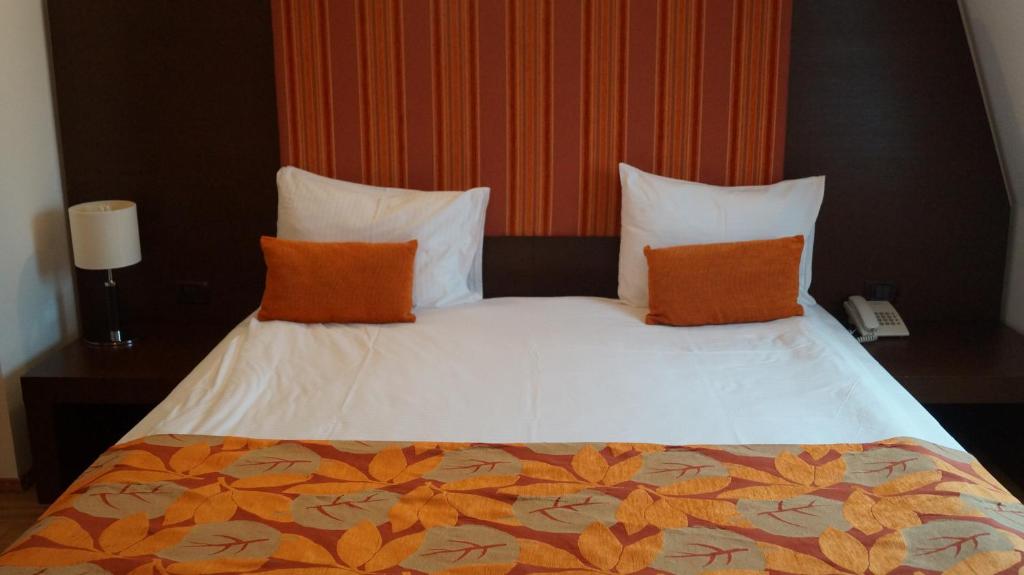 Двухместный (Двухместный номер с 1 кроватью или 2 отдельными кроватями и возможностью посещения спа-салона) отеля Hotel Wolf 2, Бран