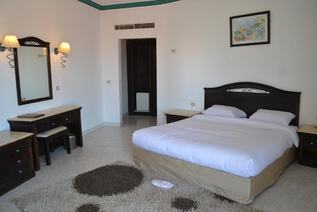 Двухместный (Стандартный двухместный номер с 1 кроватью) курортного отеля Roma Host Way Hotel & Aqua Park, Хургада