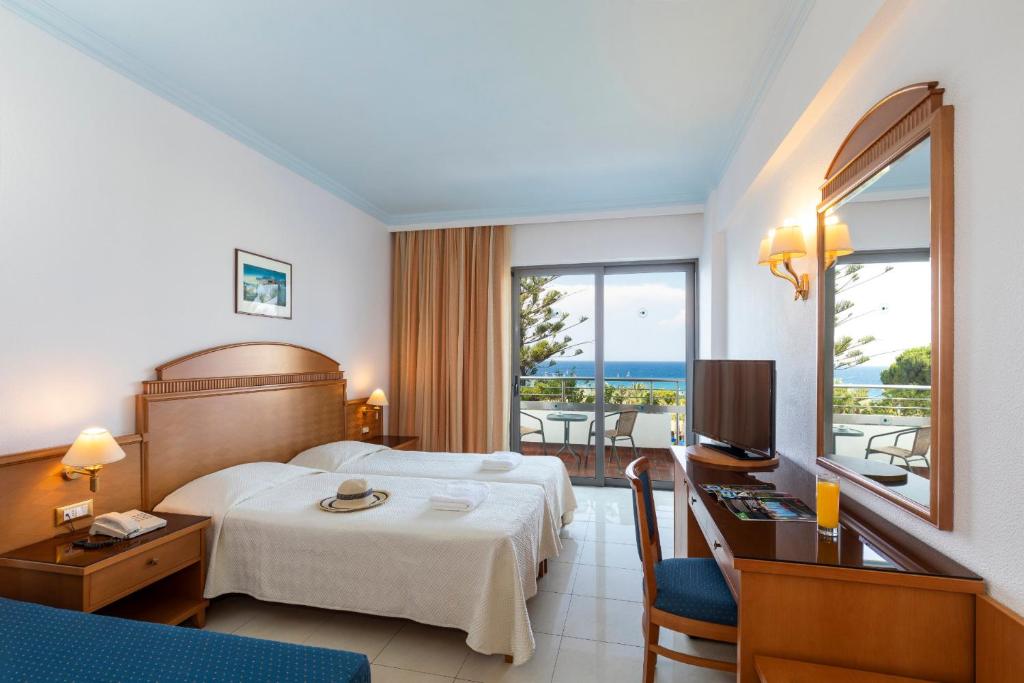 Трехместный (Стандартный номер с видом на море) курортного отеля Blue Horizon, Ялиссос