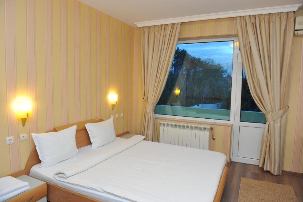 Двухместный (Двухместный номер Делюкс с 1 кроватью) мотеля Eros Motel, Сандански