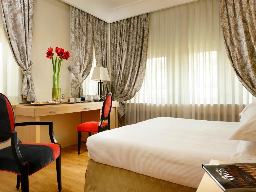 Двухместный (Улучшенный двухместный номер с 1 кроватью) отеля FH Grand Hotel Palatino, Рим