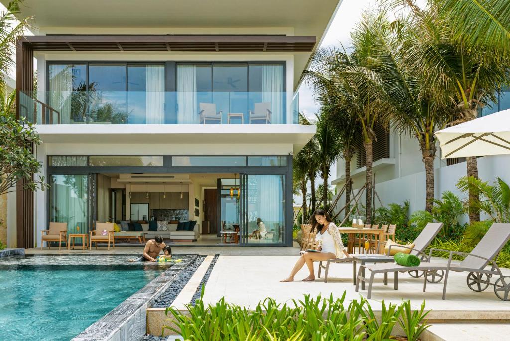 Вилла (Вилла класса Level с 4 спальнями на берегу моря (для 8 взрослых)) курортного отеля Melia Ho Tram Beach Resort, Вунгтау
