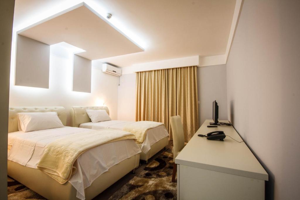 Двухместный (Двухместный номер с 2 отдельными кроватями) отеля Hotel Oasis, Подгорица