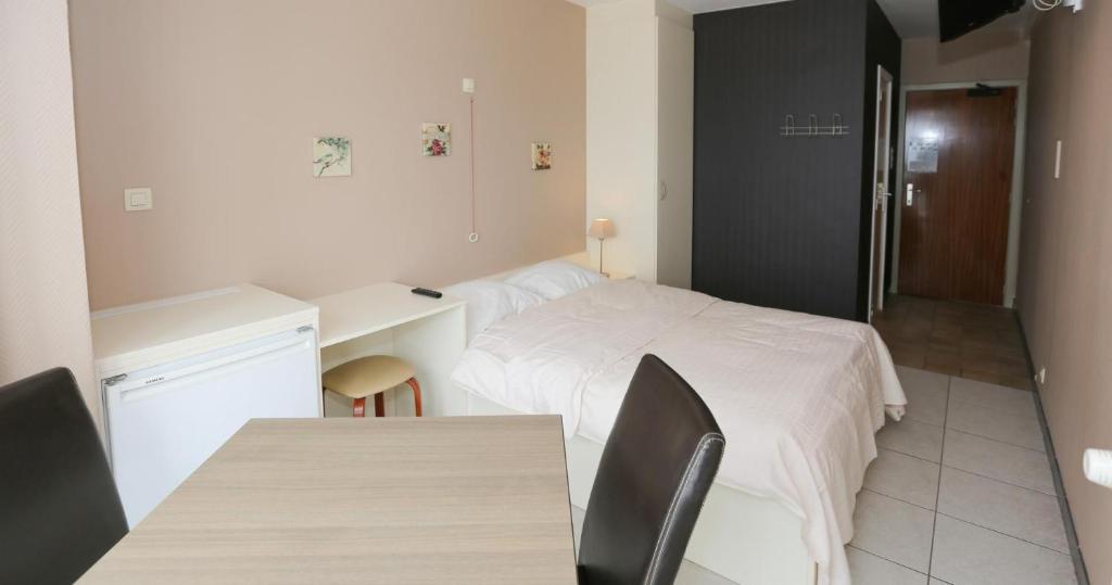 Двухместный (Standard Double Room Hinterland) отеля Hotel De Zeebries Budget, Мидделкерк