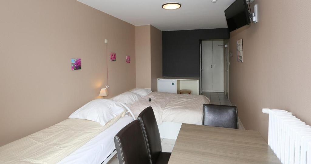 Трехместный (Standard Triple Room Hinterland) отеля Hotel De Zeebries Budget, Мидделкерк