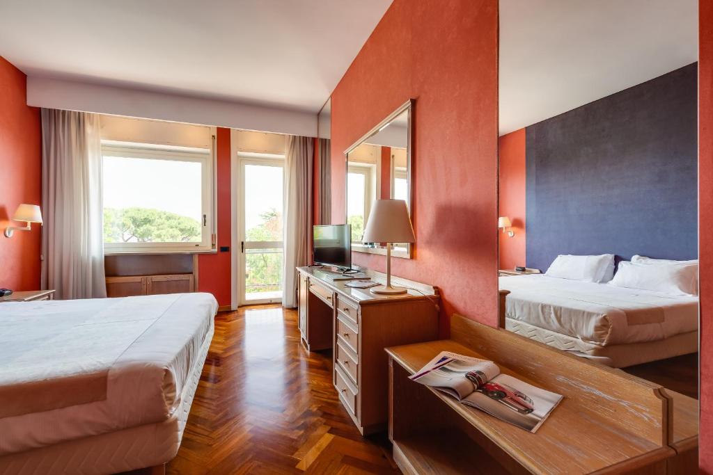 Двухместный (Представительский двухместный номер с 1 кроватью или 2 отдельными кроватями и балконом) отеля Culture Hotel Villa Capodimonte, Неаполь