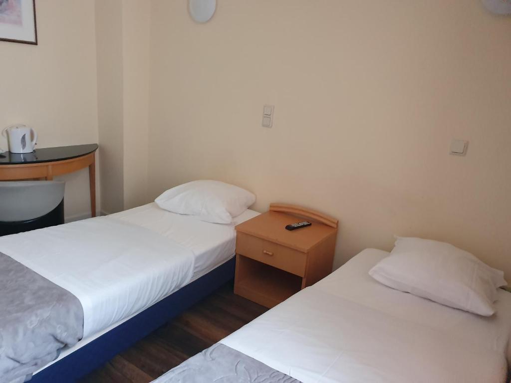 Двухместный (Двухместный номер с 2 отдельными кроватями) отеля Hotel Queen Mary, Брюссель