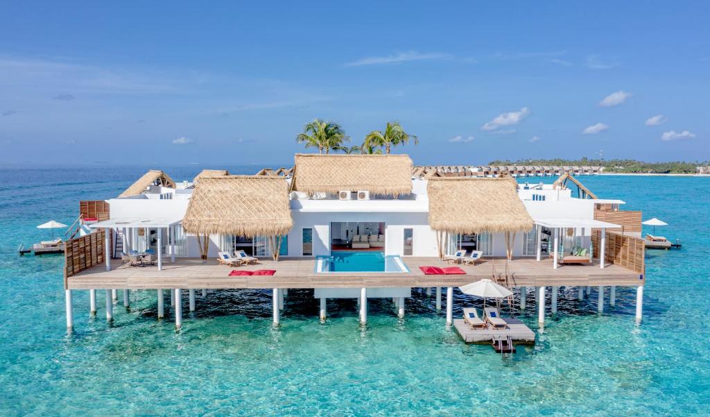 Сьюит (Президентская вилла на воде с 2 спальнями и бассейном) курортного отеля Emerald Maldives Resort & Spa-Platinum All Inclusive, Фасмендху