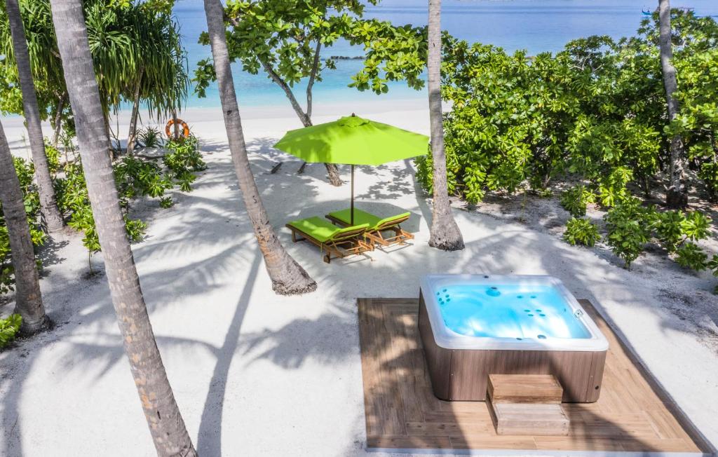 Двухместный (Вилла «Пляж» с гидромассажной ванной) курортного отеля Emerald Maldives Resort & Spa-Platinum All Inclusive, Фасмендху