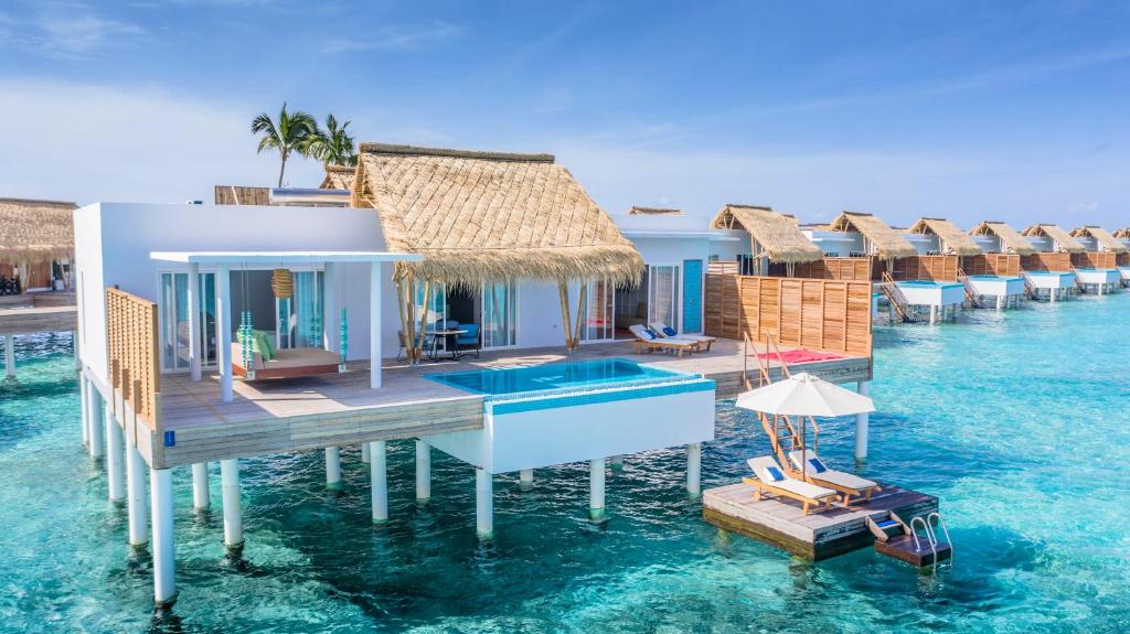 Сьюит (Улучшенная вилла на воде с бассейном) курортного отеля Emerald Maldives Resort & Spa-Platinum All Inclusive, Фасмендху