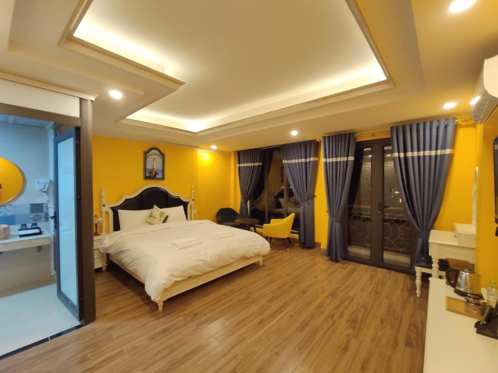 Двухместный (Номер Делюкс с кроватью размера «king-size») отеля Bonjour Sa Pa Hotel, Сапа