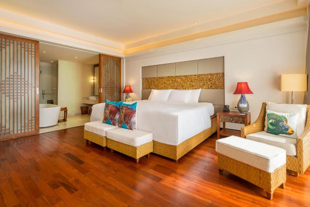 Двухместный (Двухместный номер Делюкс с 1 кроватью или 2 отдельными кроватями) курортного отеля Huayu Resort & Spa Yalong Bay Sanya, Санья
