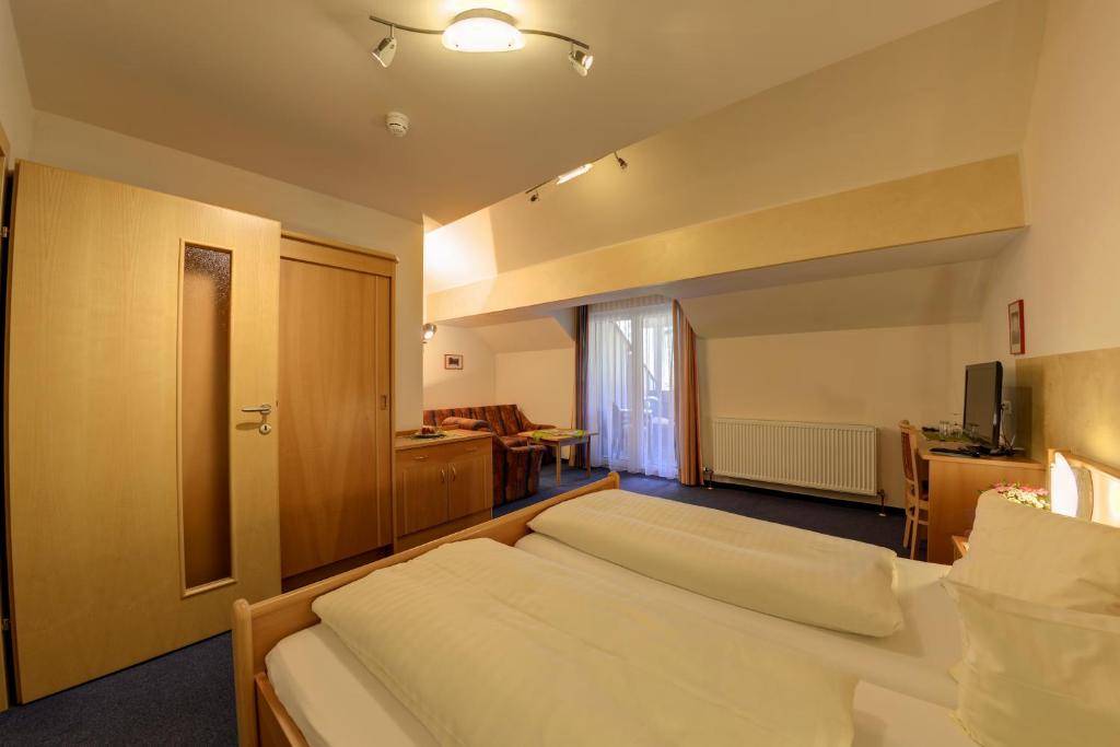 Двухместный (Улучшенный двухместный номер с 1 кроватью) отеля Hotel Flattacher Hof, Флаттах