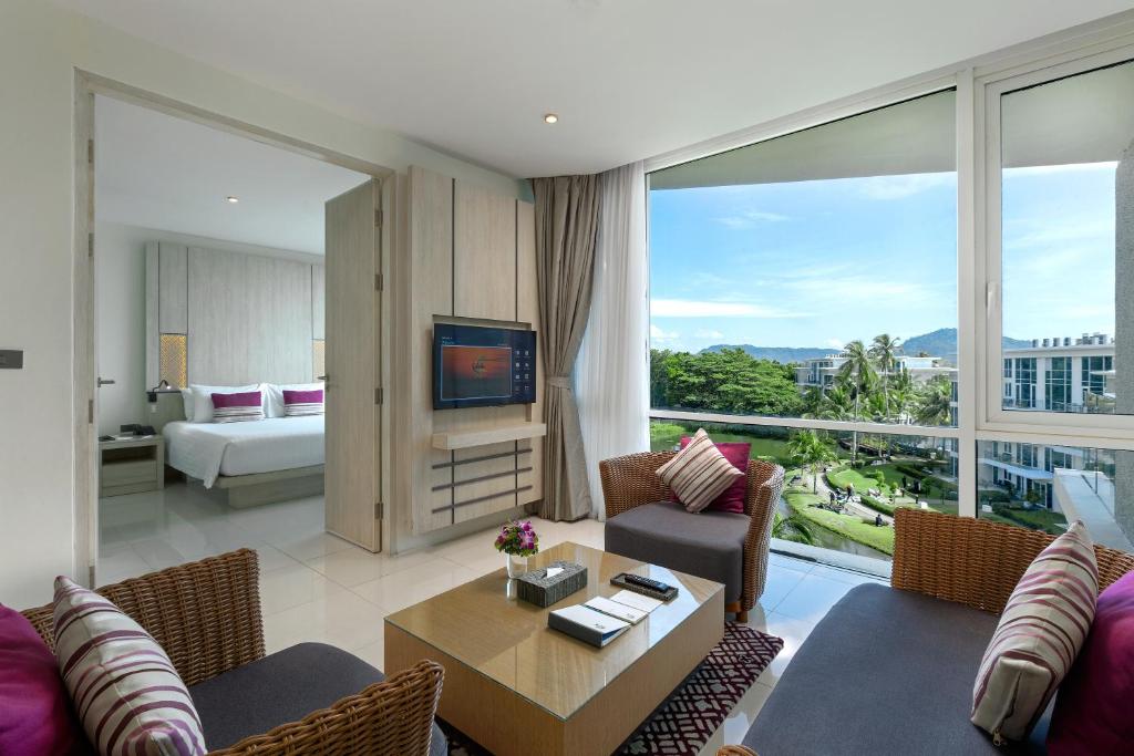 Двухместный (Представительский люкс с 1 спальней и без балкона) курортного отеля Grand West Sands Resort & Villas Phuket, Пхукет