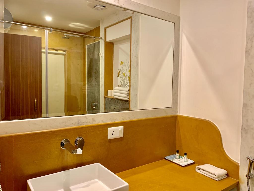 Двухместный (Deluxe Double or Twin Room - Free Parking + Wifi + Early Check in upto 8 am), Suryaa Villa - A City Centre Hotel