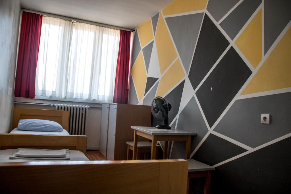 Двухместный (Двухместный номер с 2 отдельными кроватями и общей ванной комнатой) хостела Youth Hostel Zagreb, Загреб