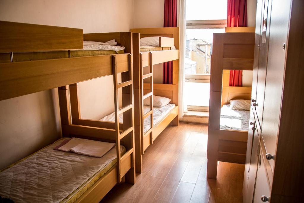Четырехместный (Четырехместный номер с общей ванной комнатой) хостела Youth Hostel Zagreb, Загреб