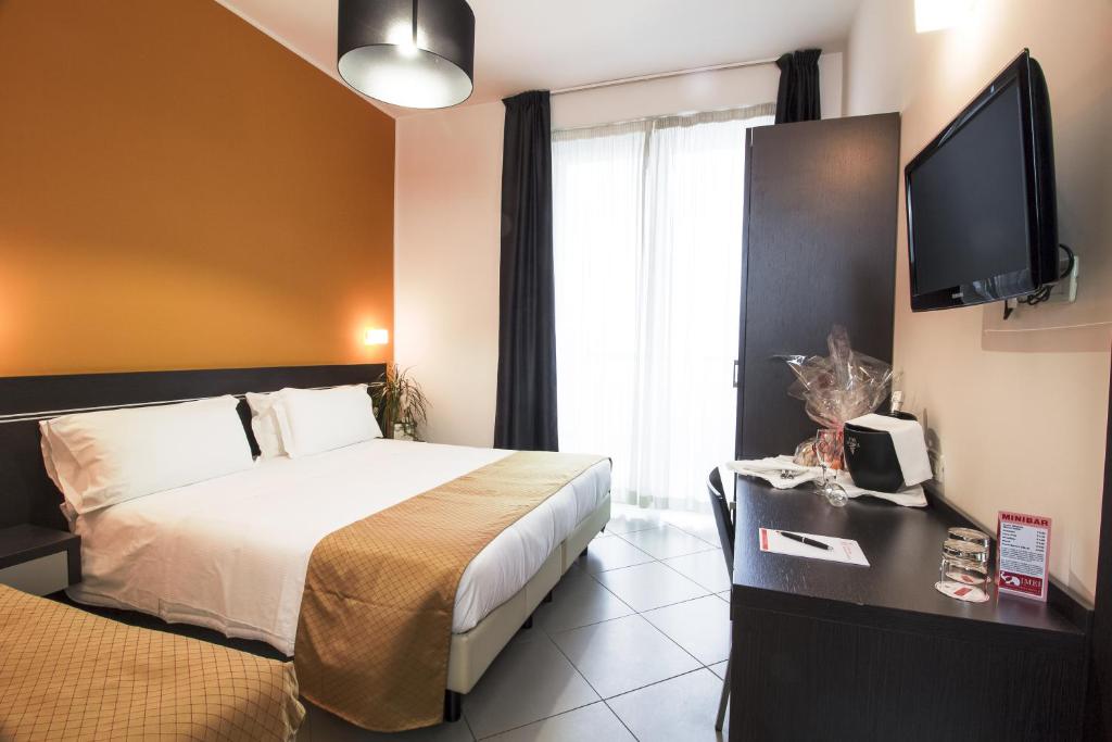 Трехместный (Улучшенный трехместный номер с видом на море и доступом в спа-центр) отеля Hotel Panama Majestic, Римини
