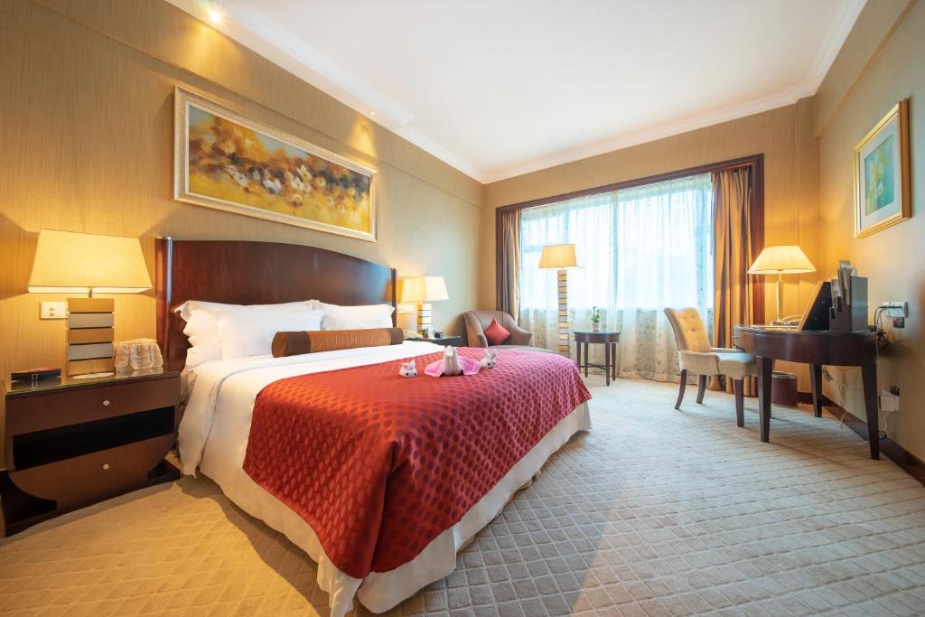 Двухместный (Номер Делюкс с кроватью размера «king-size») отеля Grand International Hotel, Гуанчжоу