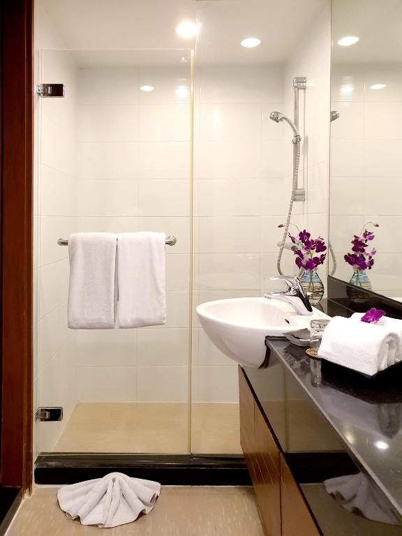 Двухместный (Двухместный номер «Премьер» с 1 кроватью или 2 отдельными кроватями) отеля FuramaXclusive Sathorn, Бангкок