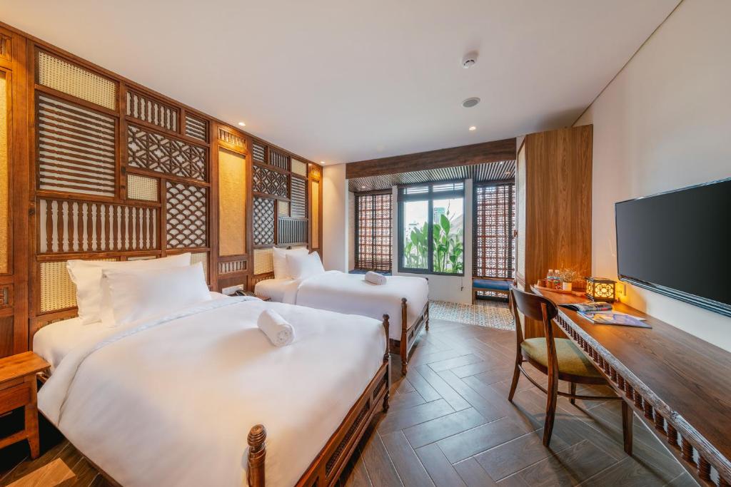 Двухместный (Стандартный номер с 2 односпальными кроватями и диваном) отеля Minh Boutique, Дананг