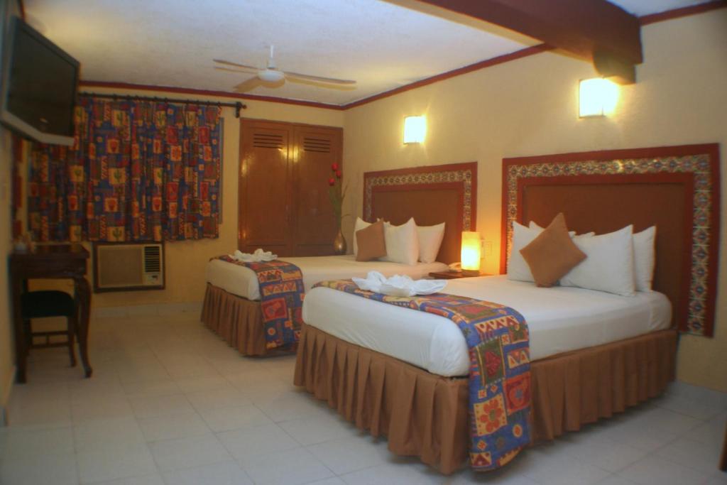 Четырехместный (Классический четырехместный номер) отеля Suites Cancun Center, Канкун