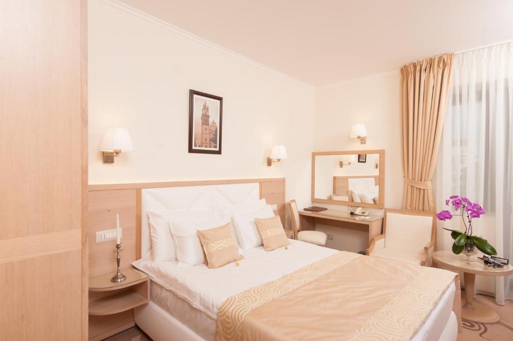 Двухместный (Двухместный номер бизнес-класса с 1 кроватью) отеля Hotel Coroana de Aur, Бистрица