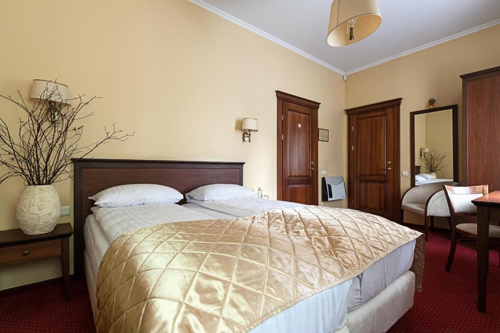 Двухместный (Классический двухместный номер с 2 отдельными кроватями) отеля Conviva, Паневежис