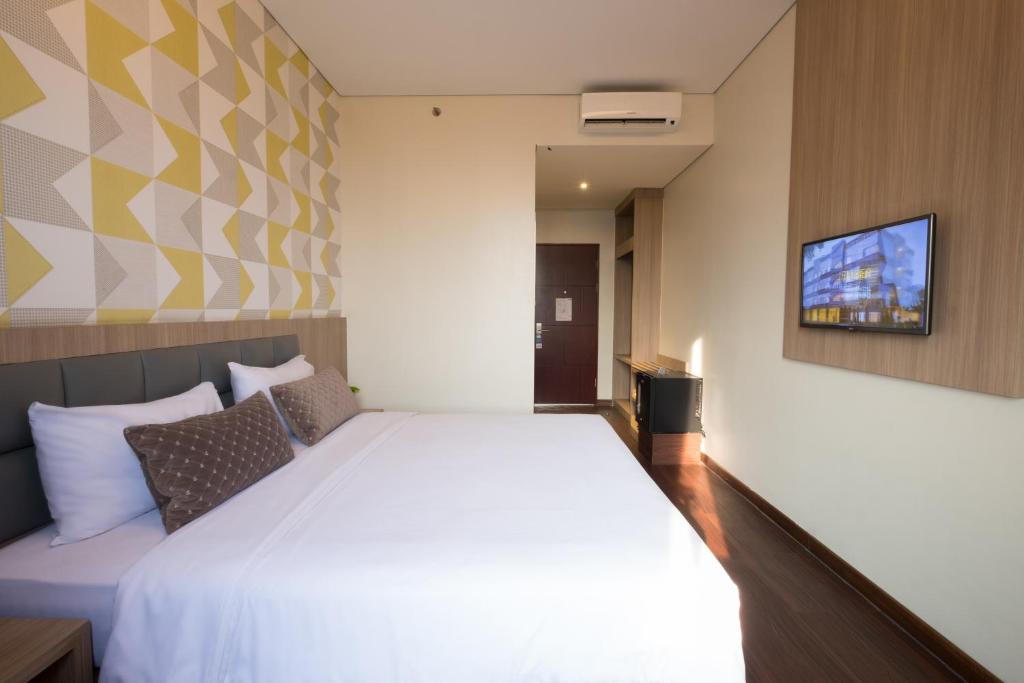 Двухместный (Двухместный номер Делюкс с 1 кроватью) отеля Hotel 88 ITC Fatmawati Jakarta, Джакарта